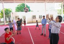 Inaugura Rosi Bayardo rehabilitación de cancha deportiva en Vista del Mar