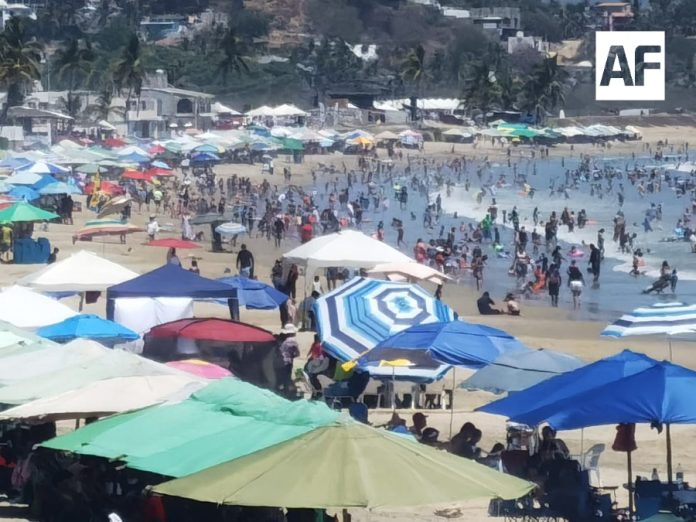 turistas-manzanillo1