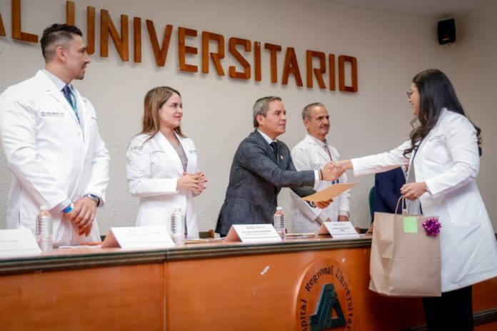 Concluyen residencias médicas en el HRUniversitario_a