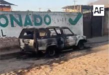 Delincuentes queman vehículos, banco del Bienestar y base de combis en Aguililla, Michoacán