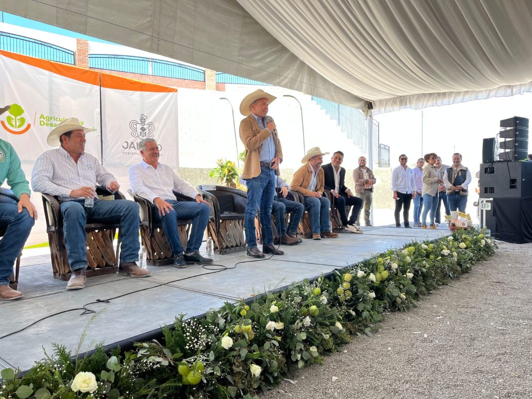 Lemus Navarro, apoya la competitividad lechera en la región Altos de Jalisco