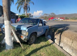 Operativo de emergencia en la autopista Colima-Manzanillo: Auxilian a mujer tras percance vial
