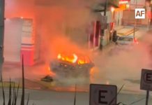 Vehículo provoca accidente vial y se incendia en zona centro de Tecomán; hay un lesionado