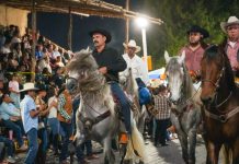 Participaron 12 mil jinetes en la Cabalgata Nocturna