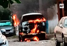 Se incendia combi en Rancho Blanco, Villa de Álvarez