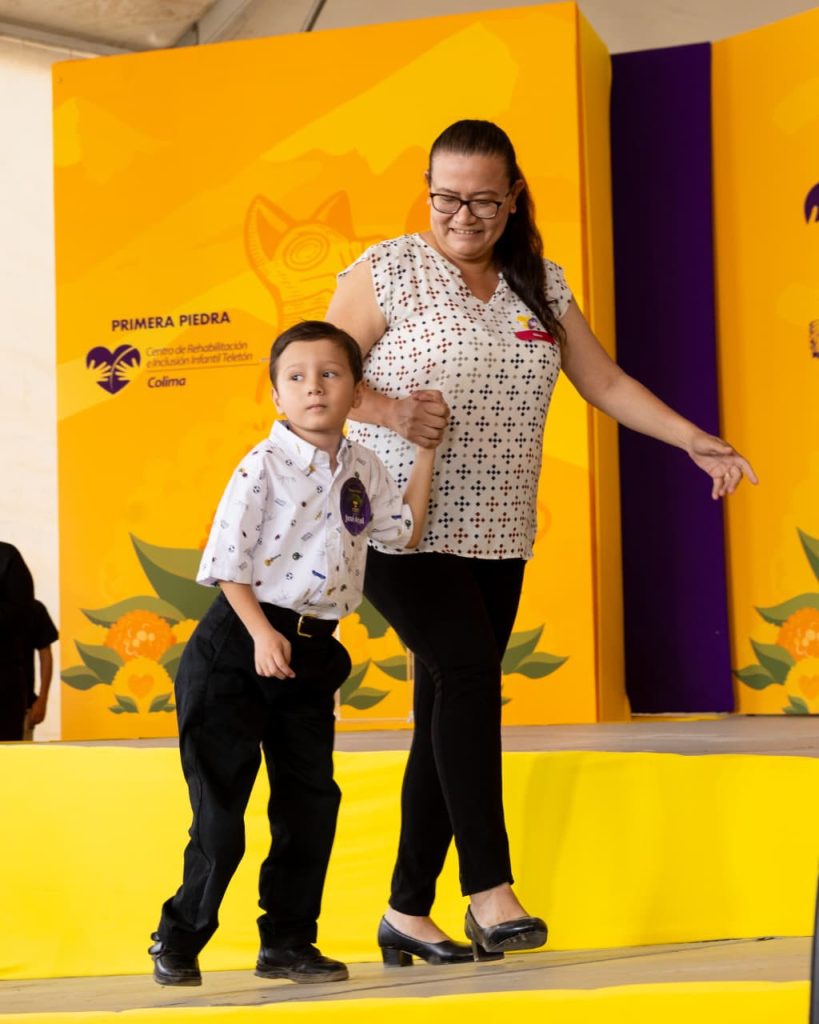 Gobernadora Indira Vizcaíno encabeza la colocación de la primera piedra ...