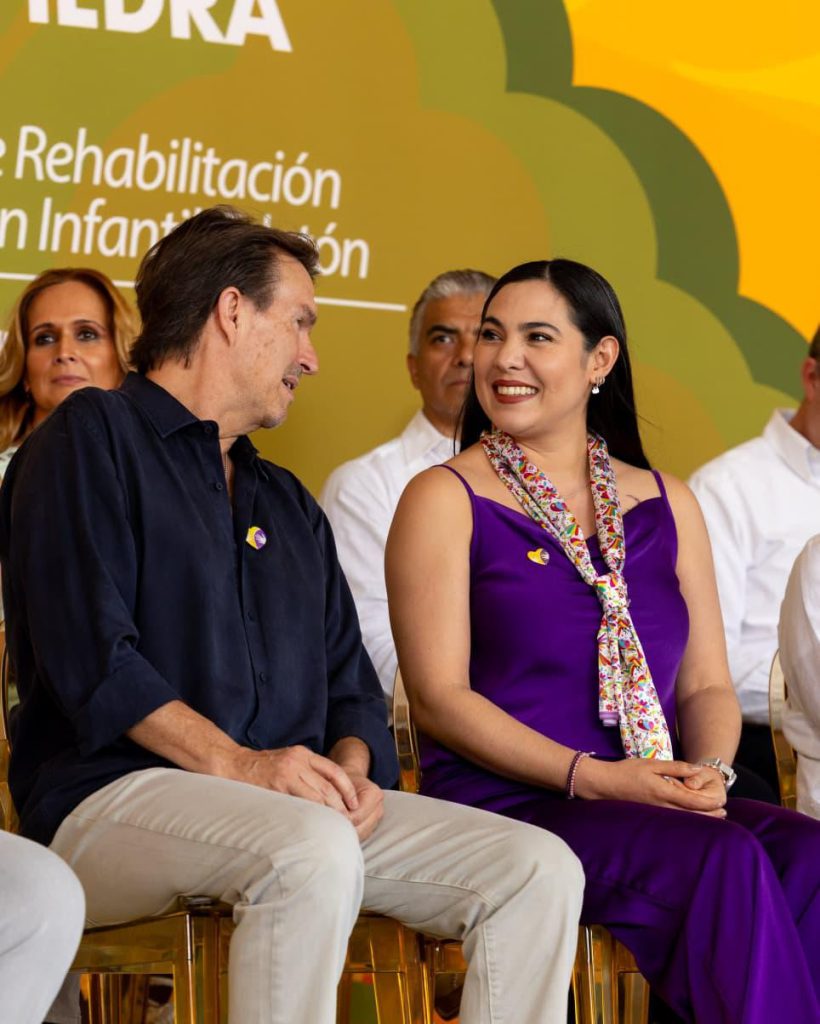 Gobernadora Indira Vizcaíno encabeza la colocación de la primera piedra ...