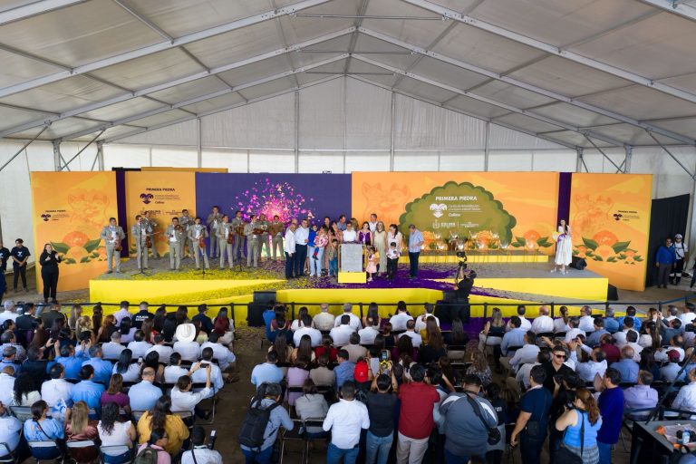 Gobernadora Indira Vizcaíno encabeza la colocación de la primera piedra ...
