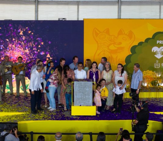 Gobernadora Indira Vizcaíno encabeza la colocación de la primera piedra del CRIT Colima