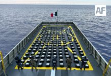 La Armada de México en coordinación con la Guardia Costera de Estados Unidos aseguran aproximadamente 188 bultos con toneladas de presunta cocaína