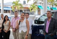 Indira Vizcaíno sigue fortaleciendo a policías municipales; entrega patrullas y equipamiento en Manzanillo y Minatitlán