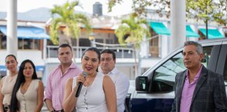 Indira Vizcaíno sigue fortaleciendo a policías municipales; entrega patrullas y equipamiento en Manzanillo y Minatitlán
