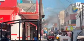 Se incendia negocio en el centro de Manzanillo; sólo hubo daños materiales