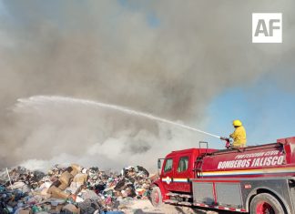 Combaten incendio en el vertedero municipal de San Juan de los Lagos