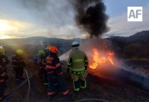 Atienden incendio de pipa con combustible en la carretera a Morelia