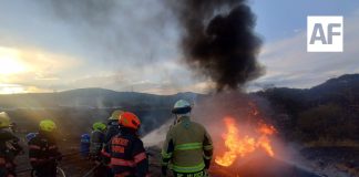 Atienden incendio de pipa con combustible en la carretera a Morelia