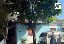 Protección Civil Comala atiende incendio en vivienda de la comunidad de Nogueras