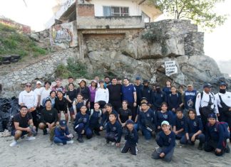Gobierno de Manzanillo, estudiantes y voluntarios participan en limpieza de playas