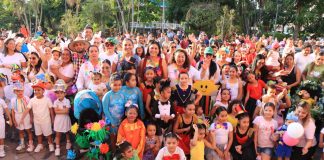 Cientos de participantes y miles de personas disfrutan el ‘Martes de Carnaval’ que organizó DIF Estatal Colima