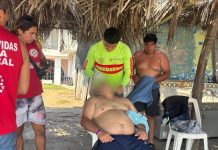 Rescatan guardavidas de UEPC Colima a hombre del Estado de México en Miramar