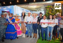 Inauguran Tey y alcaldes stands de municipios en Feria de VdeA