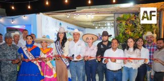 Inauguran Tey y alcaldes stands de municipios en Feria de VdeA