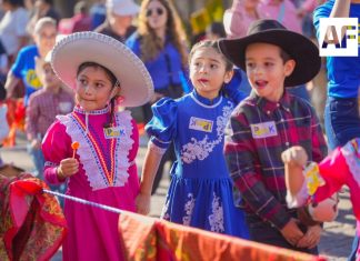 Realizan tradicional Cabalgata Infantil de Villa de Álvarez