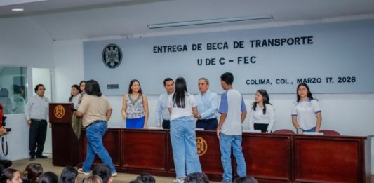 Benefician UdeC y FEC a 400 jóvenes con la beca de transporte