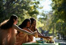 Con luciérnagas, encienden las actividades de la Universidad de Colima por el 8M