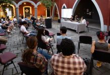 Conversan sobre la escultura textil y orgánica de Lulú Osnaya, en el Del Paso