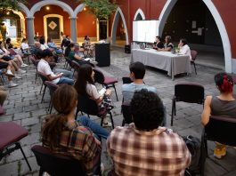 Conversan sobre la escultura textil y orgánica de Lulú Osnaya, en el Del Paso