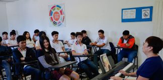 Exploran Inteligencia Artificial y música estudiantes del Bachillerato 18, en Coquimatlán