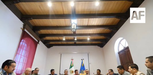 Lemus realiza Mesa de Seguridad en Tapalpa, Jalisco; anuncia apoyos para afectados por violencia