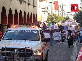 Cientos de mujeres marcharon por las calles de Colima este 8M