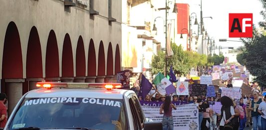 Cientos de mujeres marcharon por las calles de Colima este 8M
