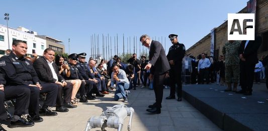 Pablo Lemus entregó equipo tecnológico a la Policía Metropolitana y la Estatal de Jalisco