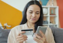 Cómo garantizar un cobro seguro con celular en entregas a domicilio