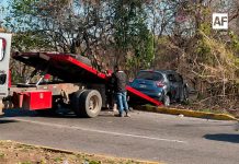 Accidente vial sobre Libramiento Miramar, en Manzanillo, deja cuantiosos daños materiales