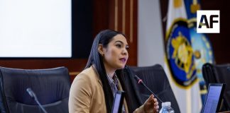 Gobernadora de Colima da conferencia sobre situación política, económica y social del estado en el Cesnav
