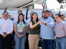 Indira Vizcaíno y titular de Ciapacov entregan nuevo vehículo de desazolve; se tenían más de 20 años sin adquirir uno