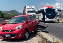 Choque entre autobús y dos vehículos particulares en la autopista Manzanillo–Armería deja daños materiales