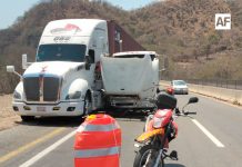 Choque de camiones de carga obstruye carril en la autopista Manzanillo–Colima; una persona es trasladada
