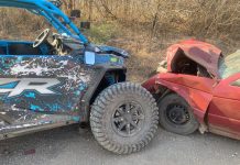 Choque entre vehículo todo terreno y automóvil deja tres heridos en Villa de Álvarez