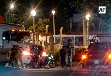Dos lesionados tras choque entre tráiler y motocicleta en El Colomo, Manzanillo