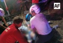 Atienden volcadura de vehículo en carretera rumbo al Isenco