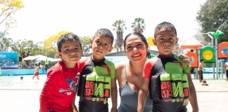 Gobernadora Indira Vizcaíno convive con infancias y adolescencias de los CAS, en albercas del Parque Regional