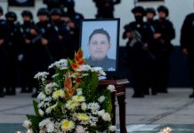 Entre el último adiós y el reclamo silencioso: El amargo homenaje al policía Daniel