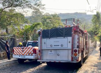 Incendio en vivienda de Suchitlán moviliza a Protección Civil Comala; no hubo lesionados