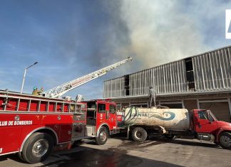 Voraz incendio consumió una empresa de alimentos en Tlaquepaque