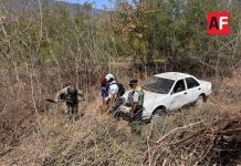 Atienden UEPC, Sedena y Guardia Nacional a mujer tras accidente en Los Asmoles